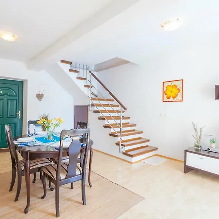 Kuca Za Odmor Maja * Tučepi